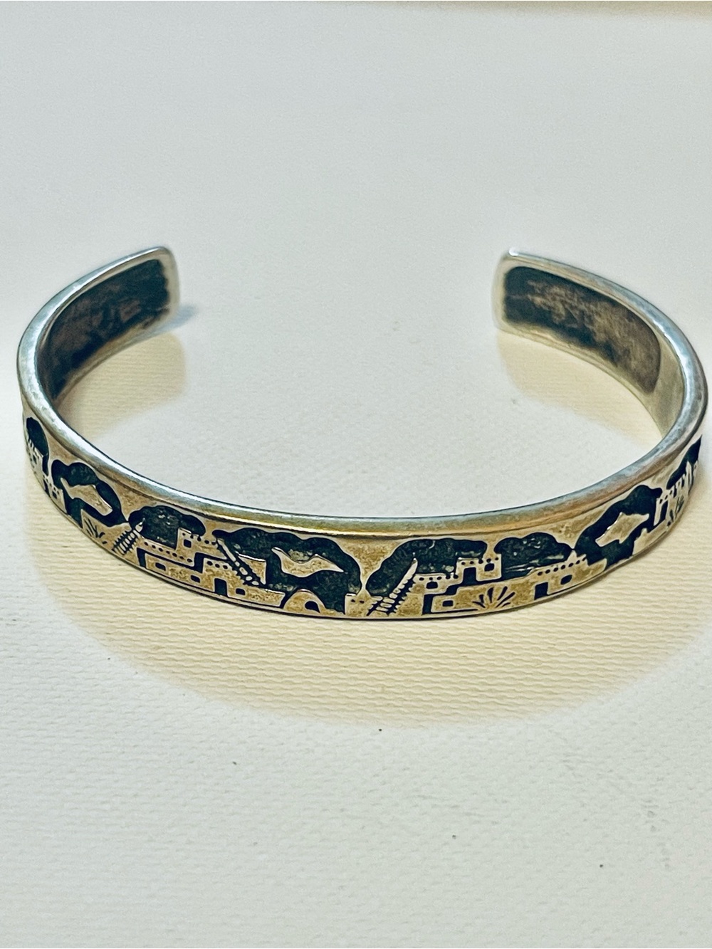 VTG Southwest Sterling Storyteller
Pueblo Village Cuff Bracelet 22 G Sz 6"